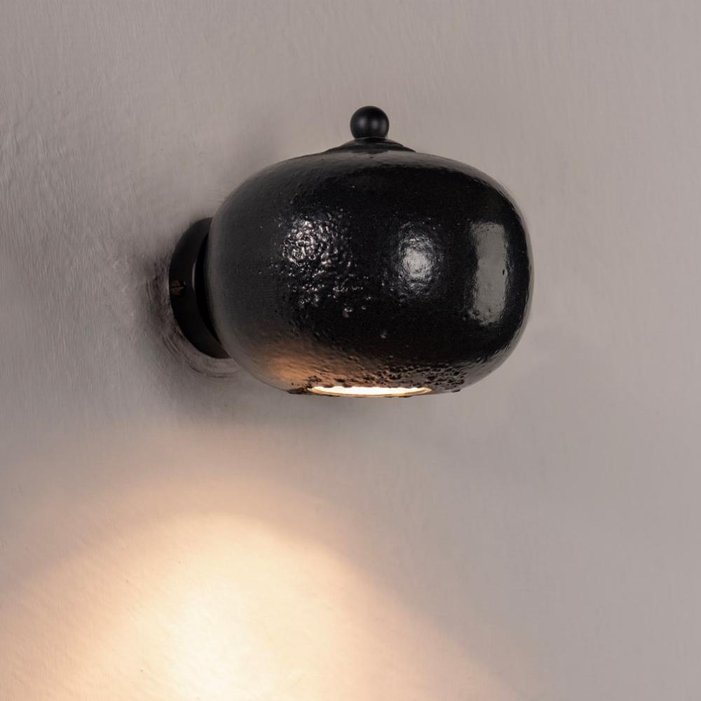 vintage gomb alaku klasszikus keramia fali lampa fekete surlofeny hangulatfeny mediterran rusztikus olasz toszkan kezzel festett feher lampak nappali konyha folyoso vilagitas imas firenze lakberendezesi bolt budapest.jpg